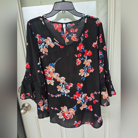 Zac & Rachel Floral Tunic Blouse 1X Plua Black Red Blue Lace Trim Flare Sleeves - Picture 7 of 15